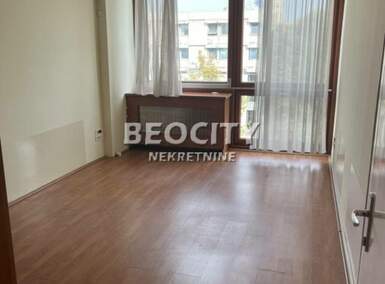 Poslovni prostor / Lokal, Novi Sad, Centar, izdavanje, 679m2, 9506e, id1276780