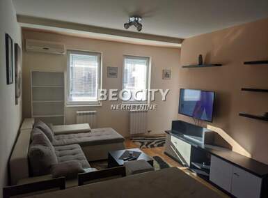 Trosoban stan, Novi Sad, Bulevar Oslobođenja, izdavanje, 47m2, 500e, id1353207